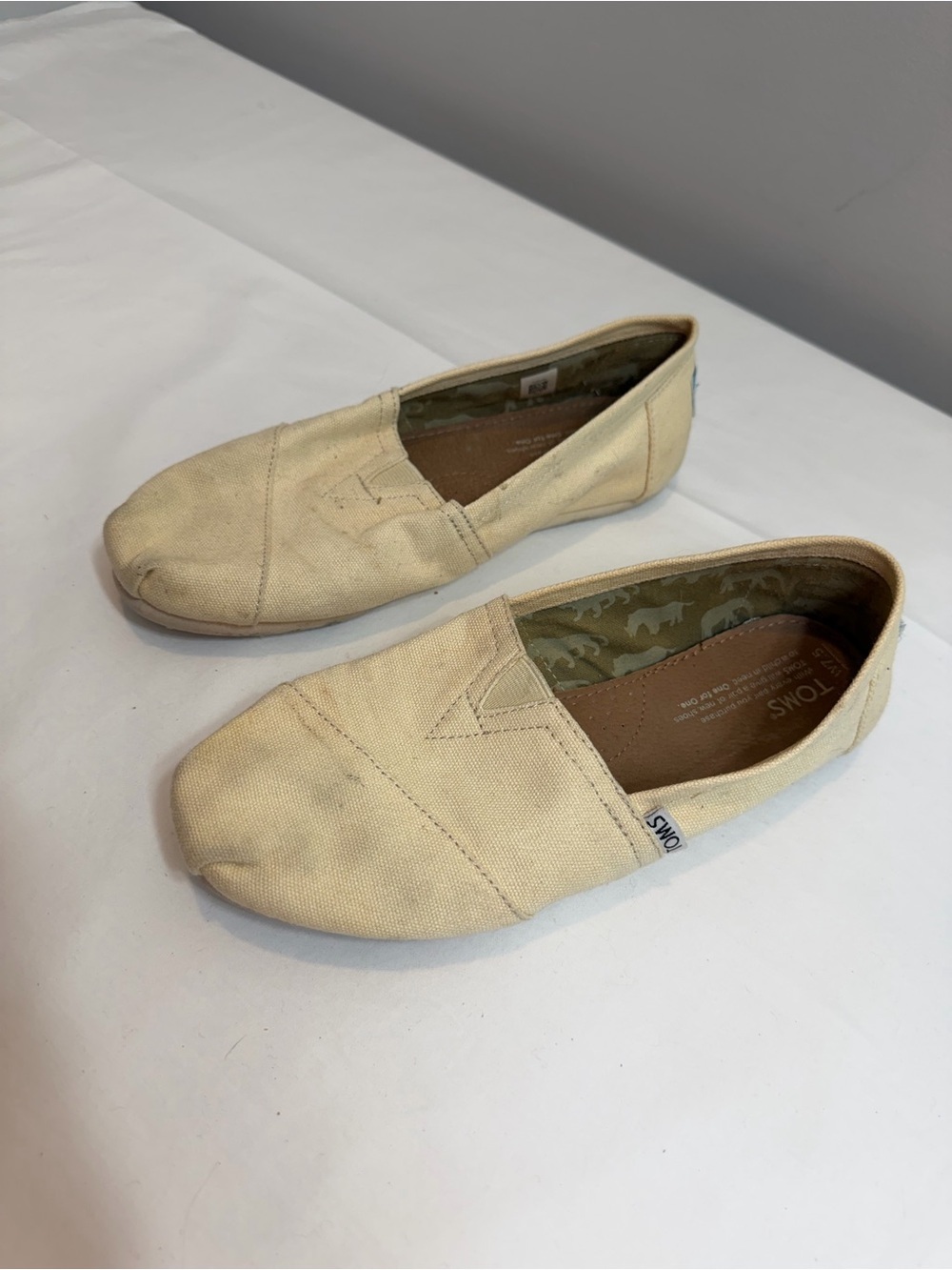 Toms original sole cream canvas slip on flats size 7.5
